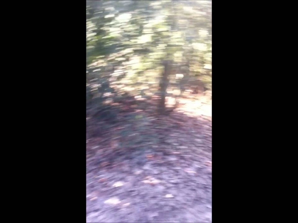sexy foto nr. 7 von Junger Pisser im Wald - MilF im Glück - Intro