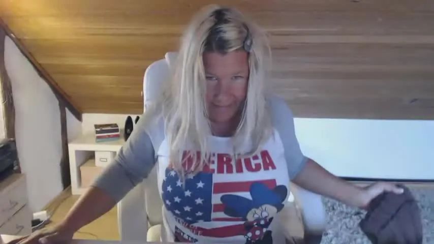 sexy foto nr. 1 von Micky Mouse - Ohren raus