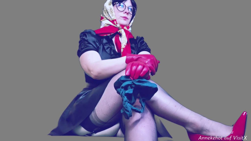 sexy foto nr. 2 von Vermieterin bestellt dich ein