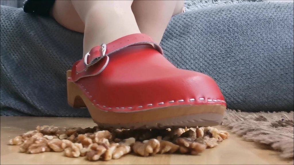 sexy foto nr. 4 von Oder woran denkst Du beim Nüsse knacken ?