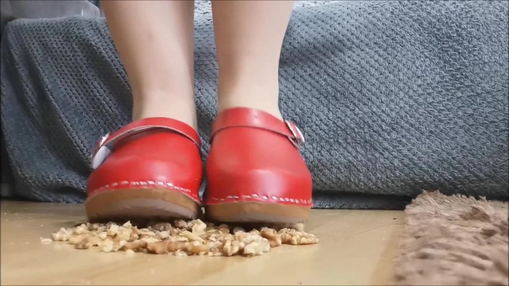 sexy foto nr. 9 von Oder woran denkst Du beim Nüsse knacken ?