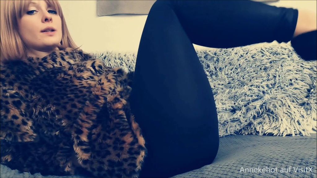 sexy foto nr. 3 von Wichs neben ihr im Bett