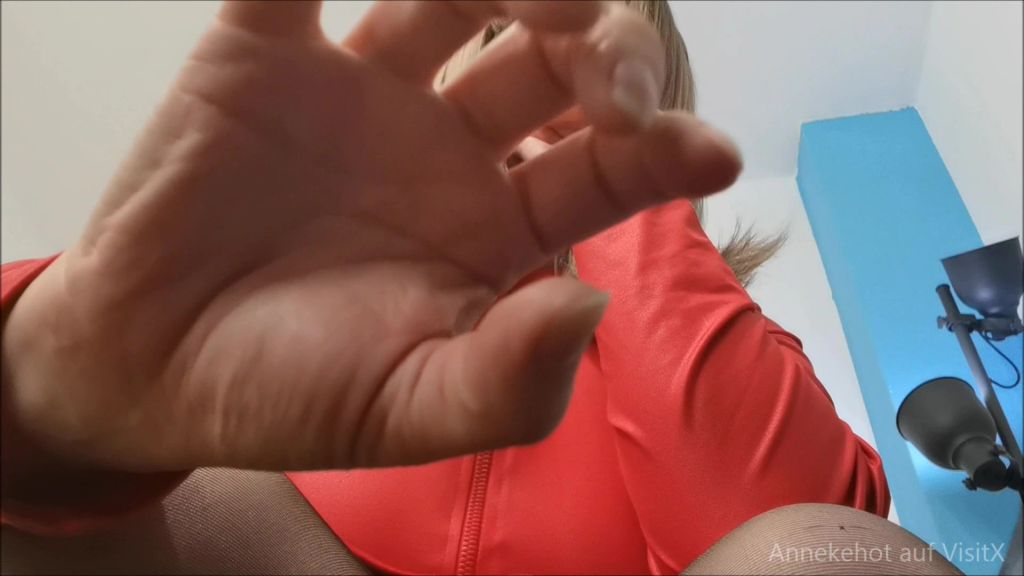 sexy foto nr. 3 von Hoden Kontrolleurin AnneRed zeigt Dir ihre Fotze