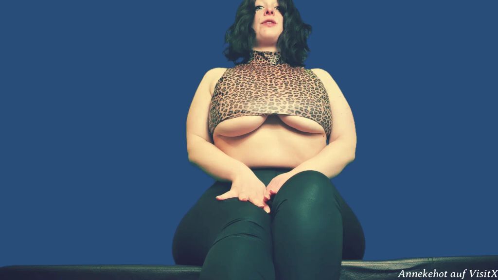 sexy foto nr. 5 von Kleines kniendes glotzendes Wichserchen