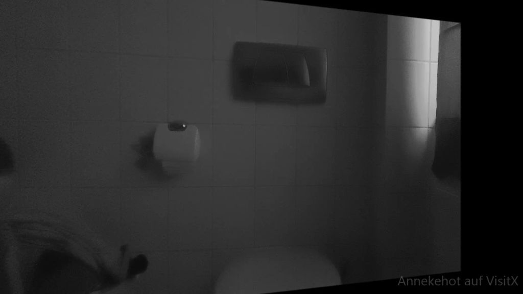 sexy foto nr. 1 von Toilettengang unter Beobachtung