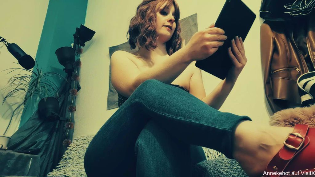 sexy foto nr. 4 von Evas muss raus - Die erste Aufgabe in Damenwäsche