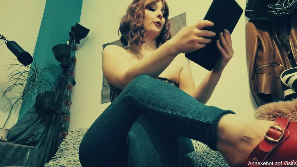 sexy foto nr. 5 von Evas muss raus - Die erste Aufgabe in Damenwäsche