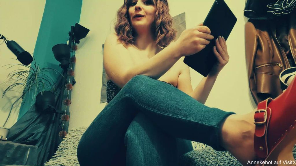sexy foto nr. 7 von Evas muss raus - Die erste Aufgabe in Damenwäsche