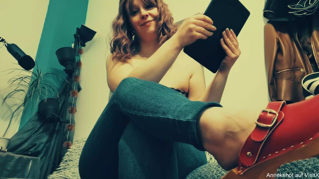 sexy foto nr. 9 von Evas muss raus - Die erste Aufgabe in Damenwäsche