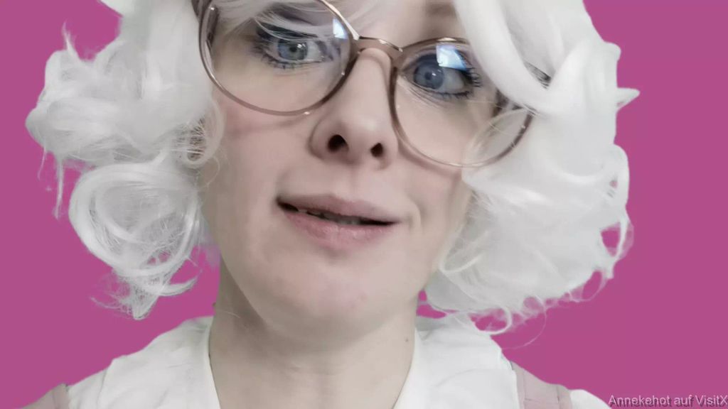 sexy foto nr. 2 von Schüchterne Jessi pinkelt