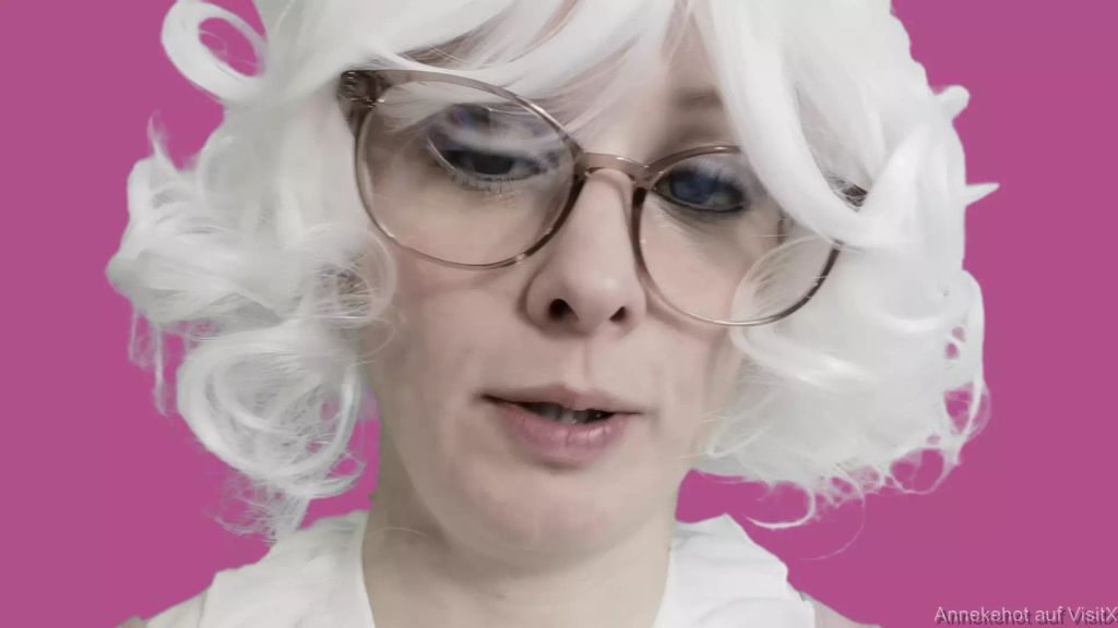 sexy foto nr. 3 von Schüchterne Jessi pinkelt