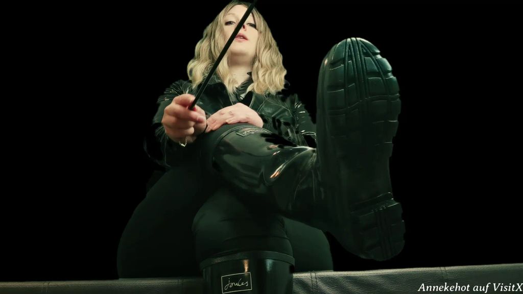 sexy foto nr. 2 von Gummistiefel lecken - eine große Ehre