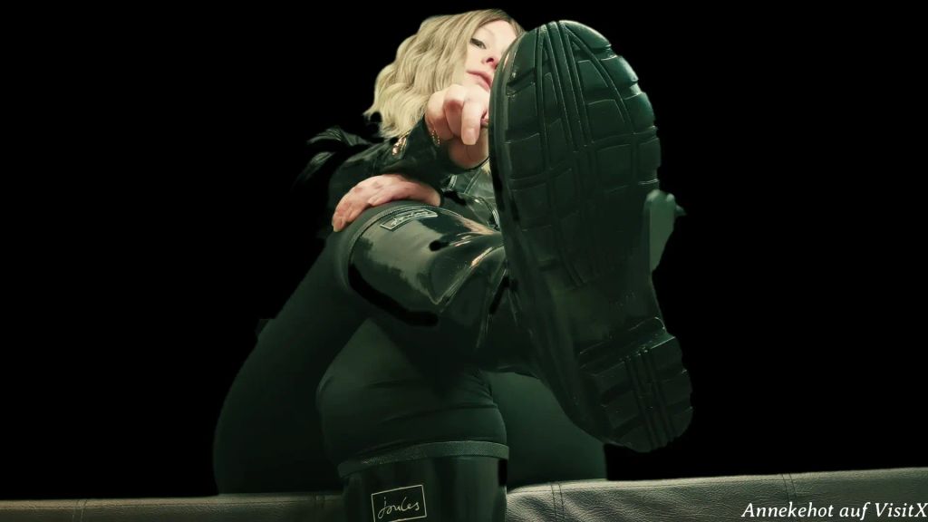 sexy foto nr. 3 von Gummistiefel lecken - eine große Ehre