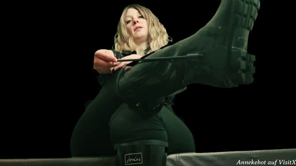 sexy foto nr. 4 von Gummistiefel lecken - eine große Ehre