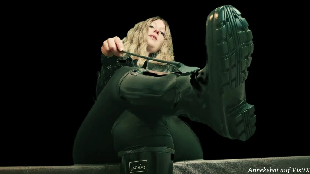 sexy foto nr. 5 von Gummistiefel lecken - eine große Ehre
