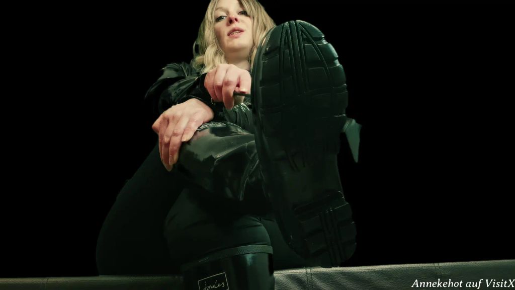 sexy foto nr. 8 von Gummistiefel lecken - eine große Ehre