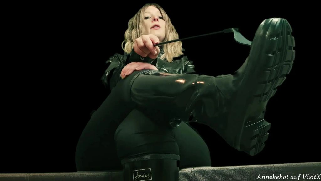 sexy foto nr. 9 von Gummistiefel lecken - eine große Ehre