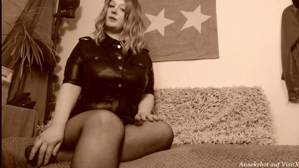 sexy foto nr. 2 von Renterschlampe aufn Parkplatz