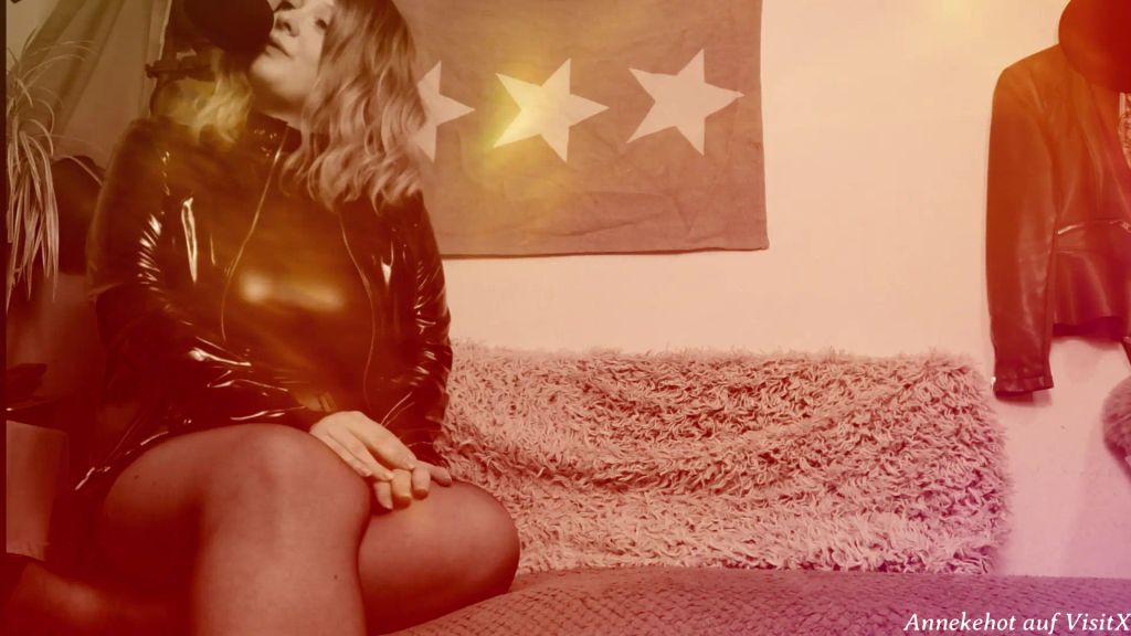 sexy foto nr. 4 von Geflüsterte Wichsgeschichte - Die Pissfotze