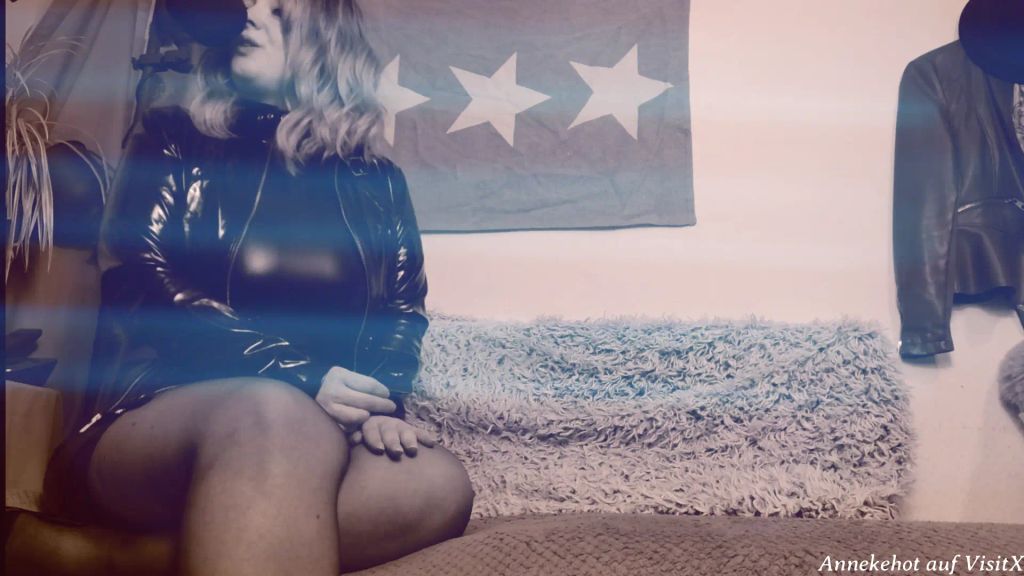 sexy foto nr. 7 von Geflüsterte Wichsgeschichte - Das Speichelopfer