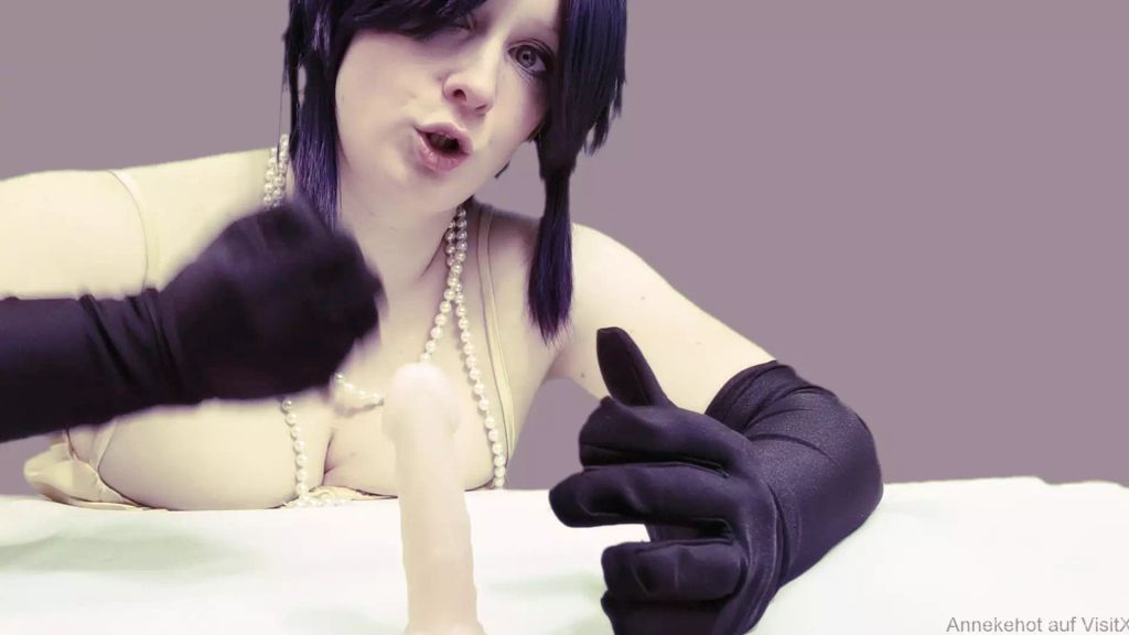 sexy foto nr. 6 von Schwiegermutter wichst den vorhautlosen Minischnipi