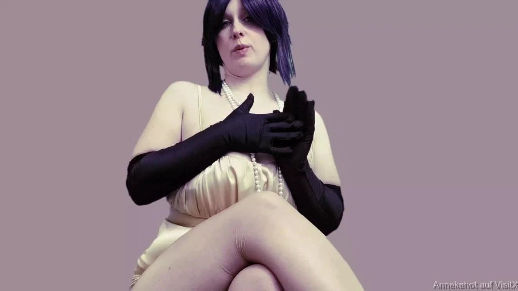 sexy foto nr. 10 von Schwiegermutter wichst den vorhautlosen Minischnipi