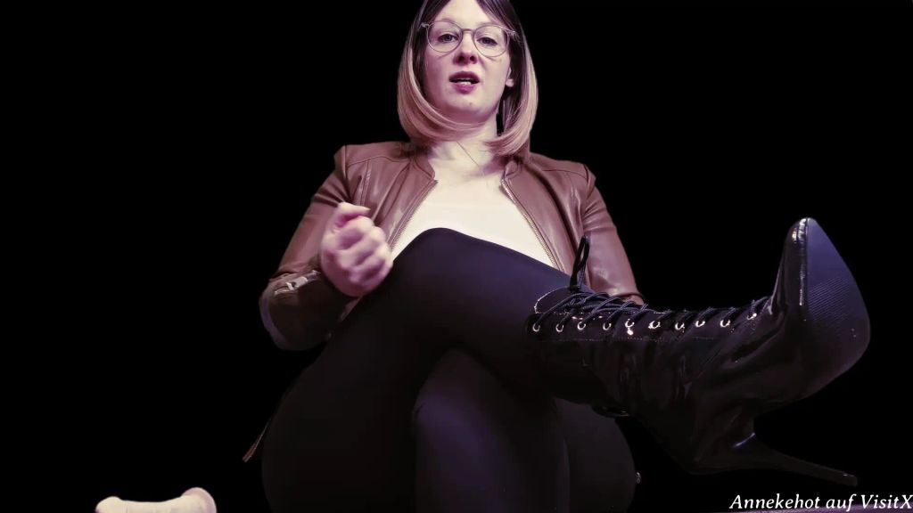 sexy foto nr. 2 von Du willst eine Pornokinoschlampe sein