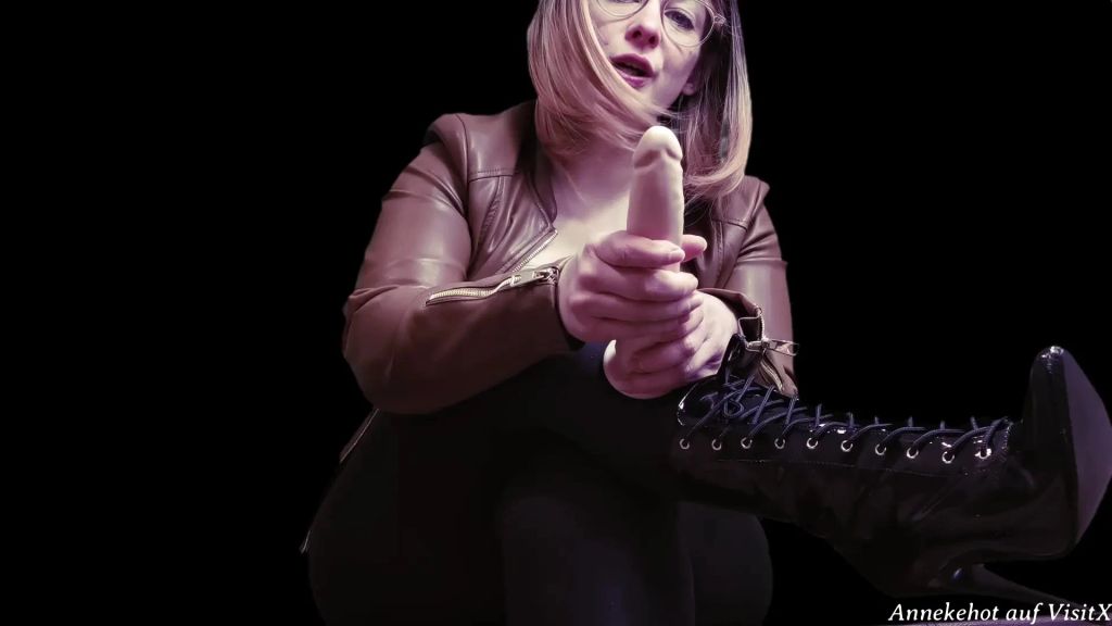 sexy foto nr. 10 von Du willst eine Pornokinoschlampe sein