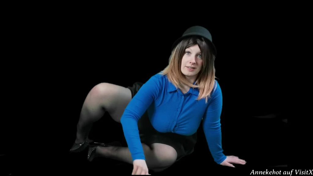 sexy foto nr. 4 von Flötistin zeigt haarige Fotze