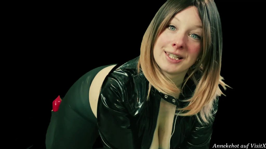 sexy foto nr. 6 von KG Träger muss sich anal penetrieren