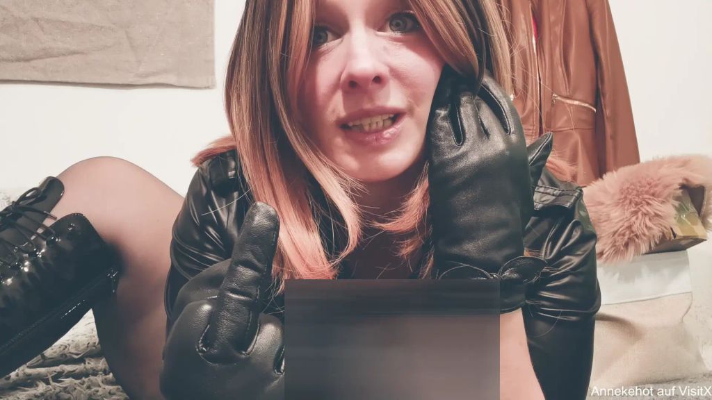 sexy foto nr. 7 von Mein Mittelfinger fickt Dein Maul- verpixelte Version