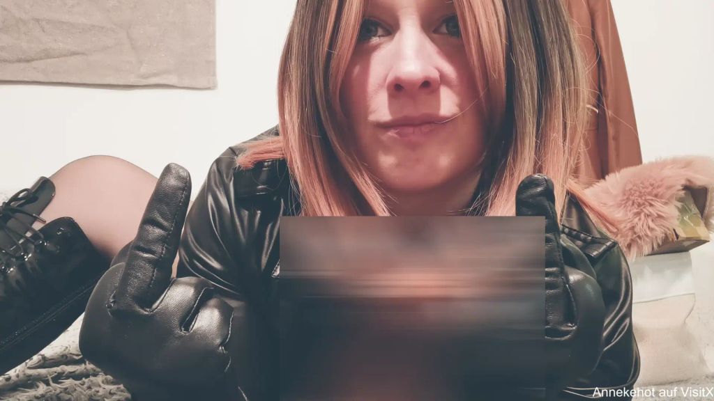 sexy foto nr. 10 von Mein Mittelfinger fickt Dein Maul- verpixelte Version