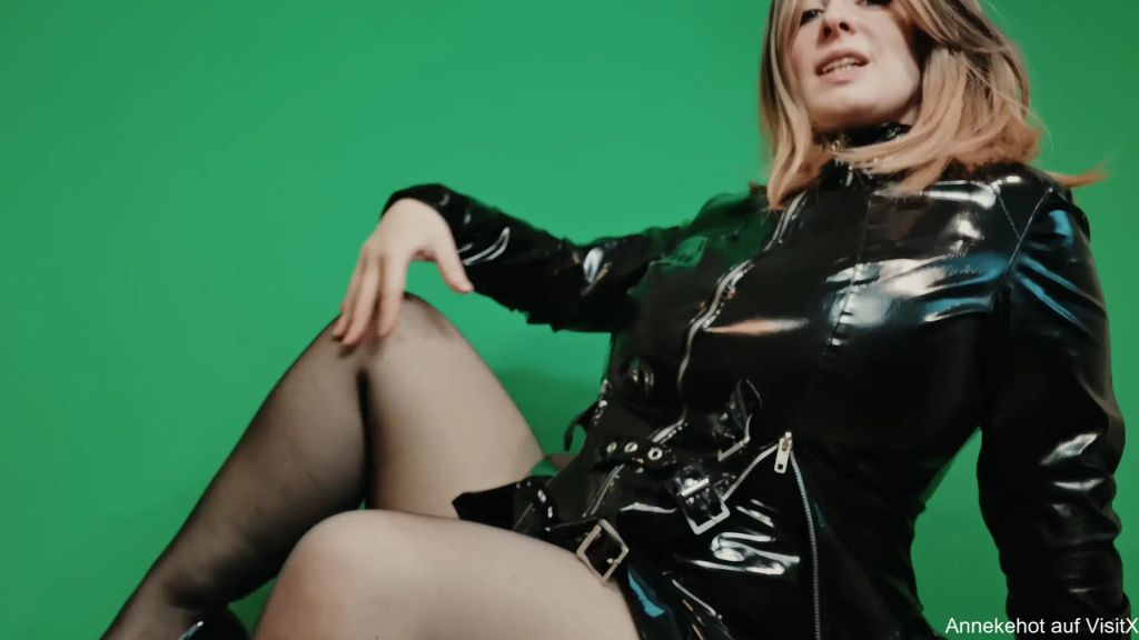 Vorschaubild zum Video „Glotze mich noch intensiver an“ von annekehot