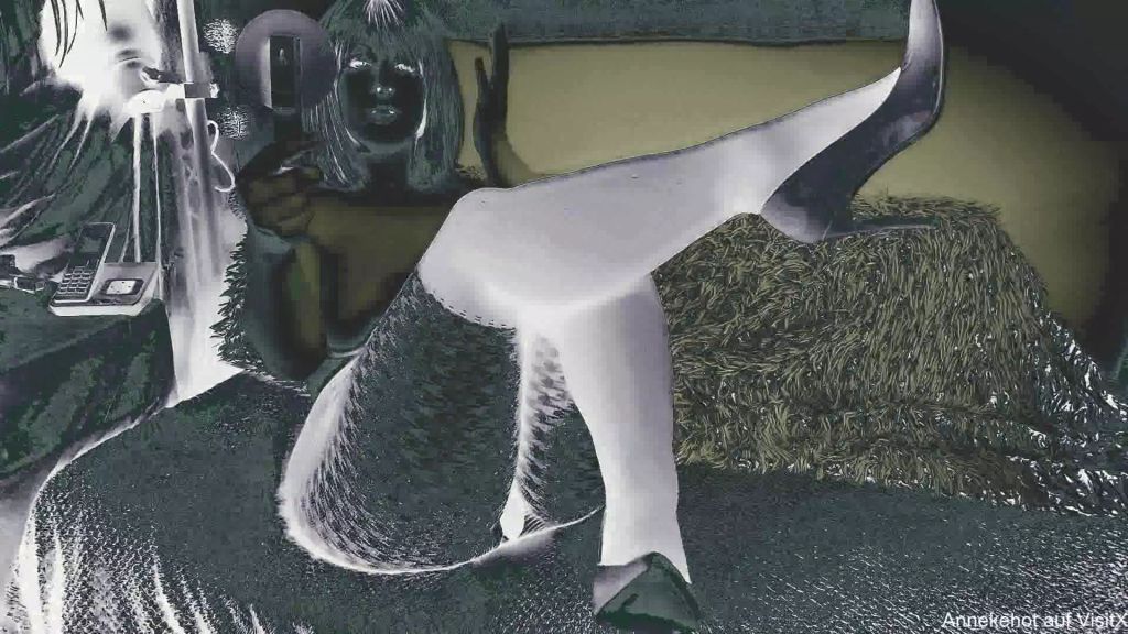 sexy foto nr. 1 von Anne besucht ihren Wichser im Urlaub