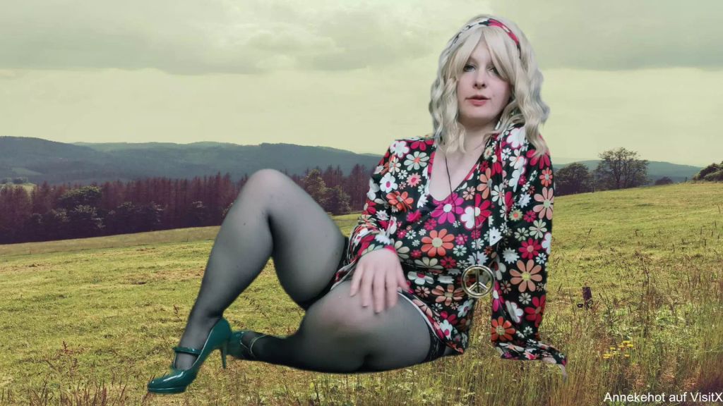 sexy foto nr. 3 von Moni die Neue zeigt Dir die Arschfotze