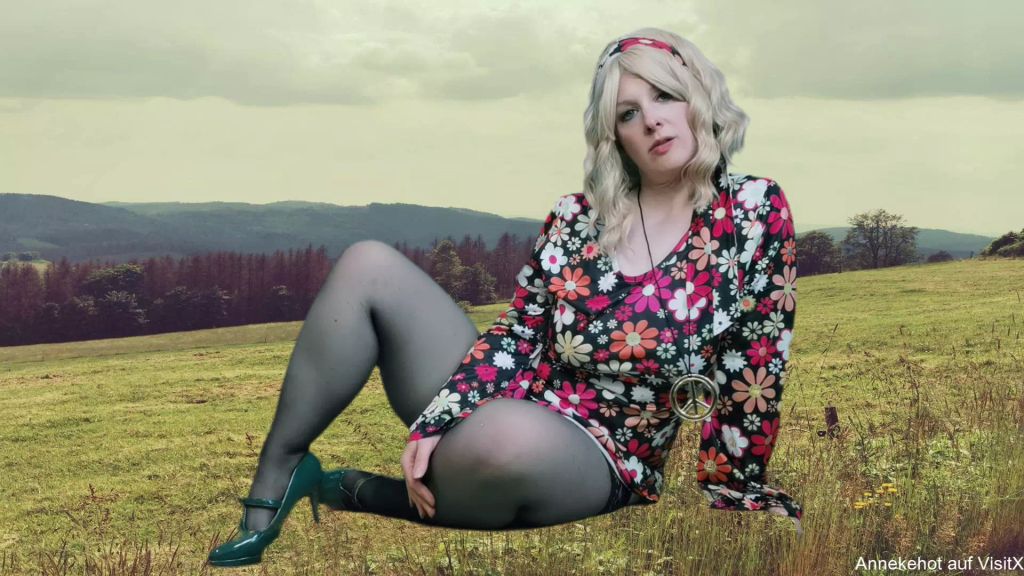 sexy foto nr. 4 von Moni die Neue zeigt Dir die Arschfotze