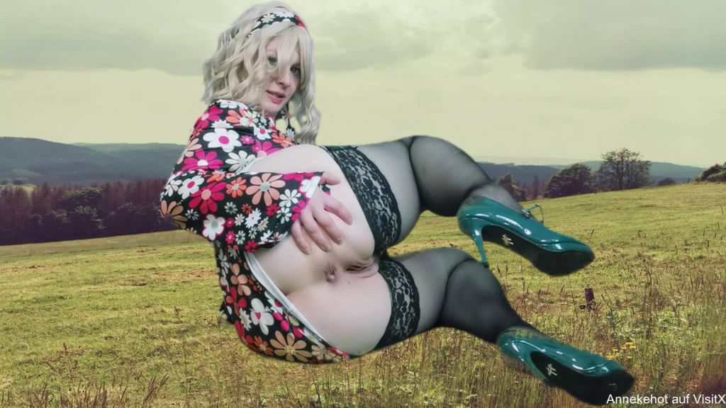 sexy foto nr. 6 von Moni die Neue zeigt Dir die Arschfotze