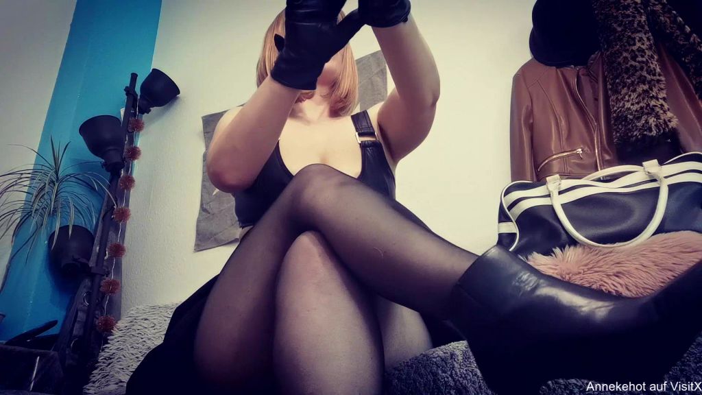 sexy foto nr. 1 von Leck Dein Häufchen von der Handschuhhand