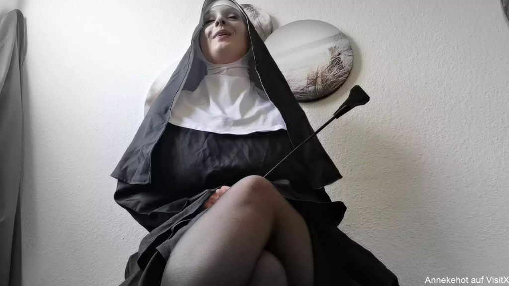 sexy foto nr. 3 von Anneliese ärgert die Kleinpimmelträger