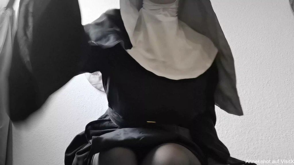 sexy foto nr. 4 von Anneliese ärgert die Kleinpimmelträger