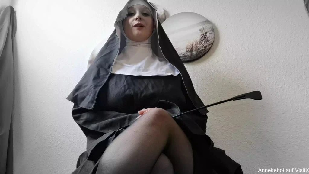 sexy foto nr. 10 von Anneliese ärgert die Kleinpimmelträger