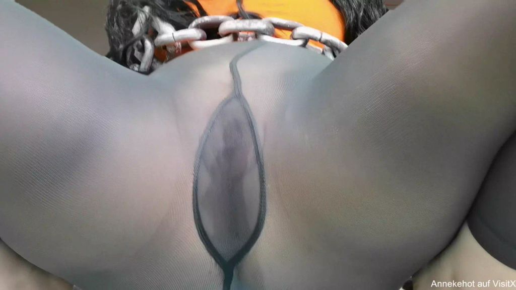 sexy foto nr. 8 von Die Neue Fotze muss mal 2