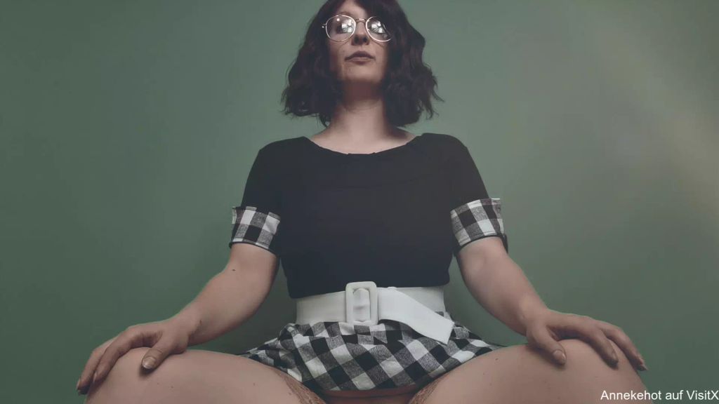 sexy foto nr. 3 von Im Hinterzimmer bei Frau Dr. zur Scheide