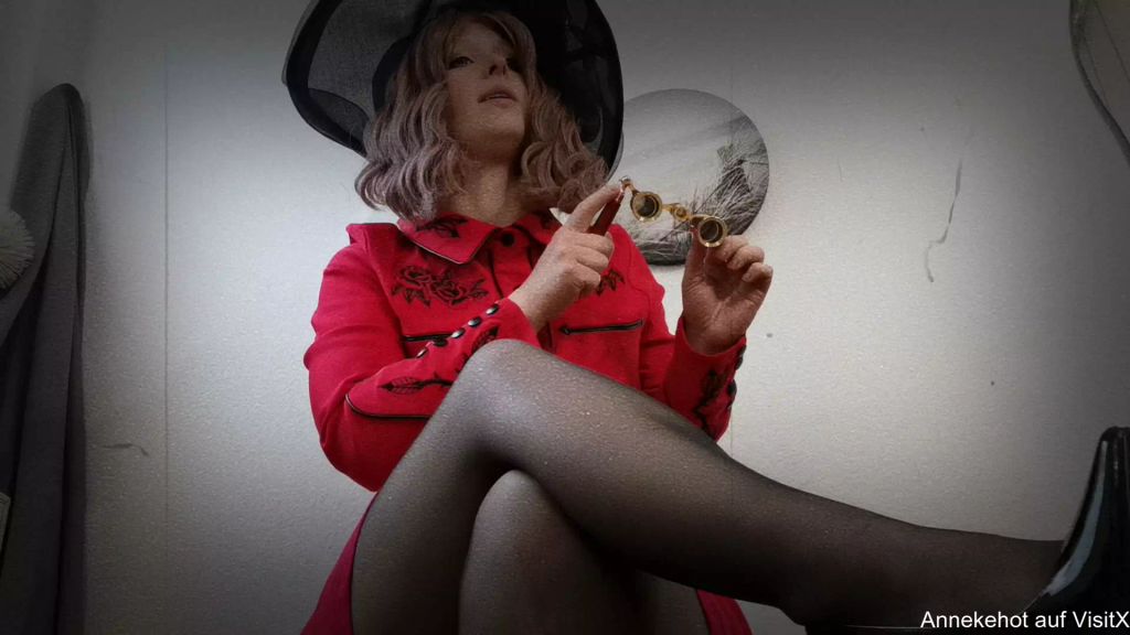 sexy foto nr. 2 von Madam lässt den Arbeiter tief durchatmen
