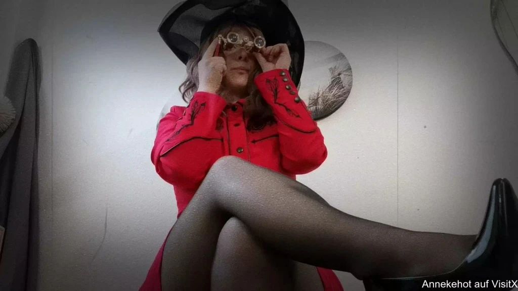 sexy foto nr. 9 von Madam lässt den Arbeiter tief durchatmen