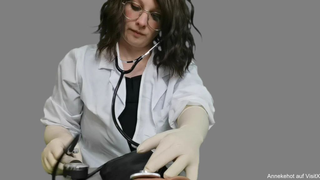 sexy foto nr. 3 von Notfall für Fr. Dr. Zur Scheide