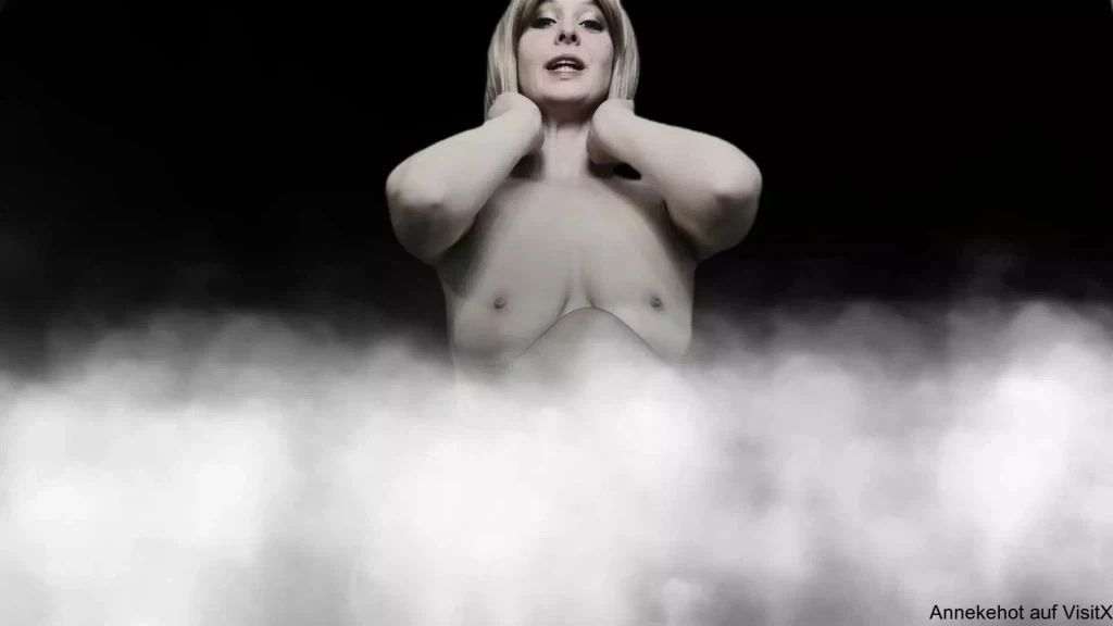 sexy foto nr. 9 von Die Nackte im Nebel- präsentiere ihr Dein Sperma