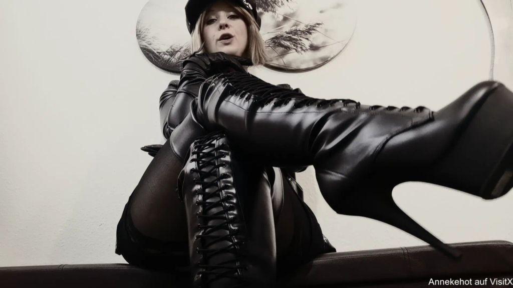 sexy foto nr. 1 von Leck meine Stiefel