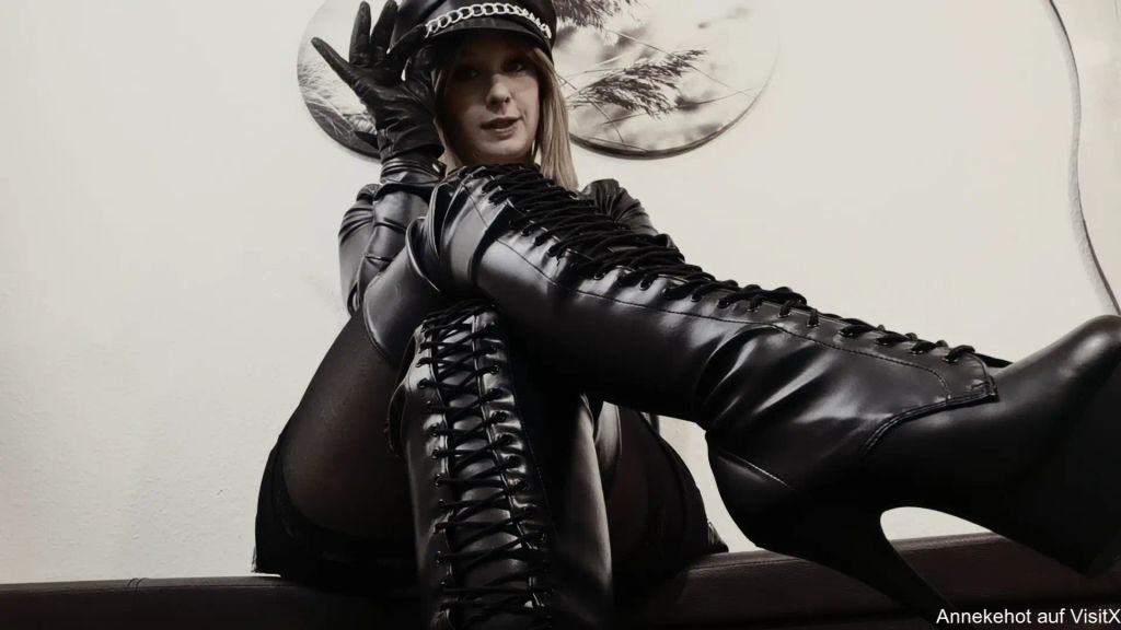 sexy foto nr. 3 von Leck meine Stiefel