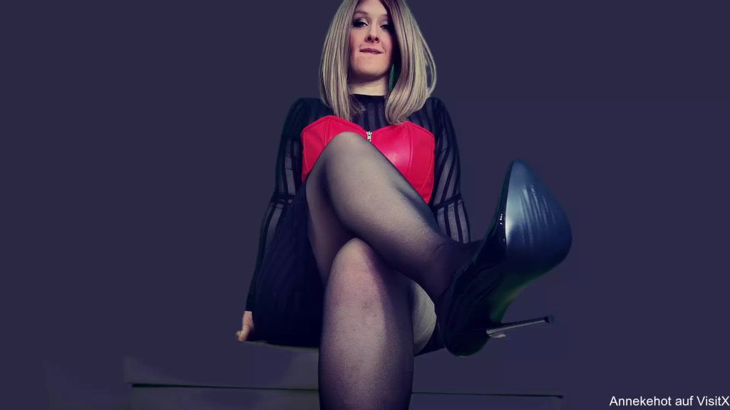 sexy foto nr. 3 von Inhaliere die Weiblichkeit Wichsdiener